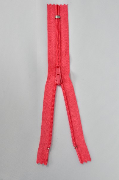 ZIP031  4號拉鏈  個人單頭拉鏈款式  聚酯牙拉鏈   密尾拉鏈款式  不設單獨拉鍊訂購 細節-2